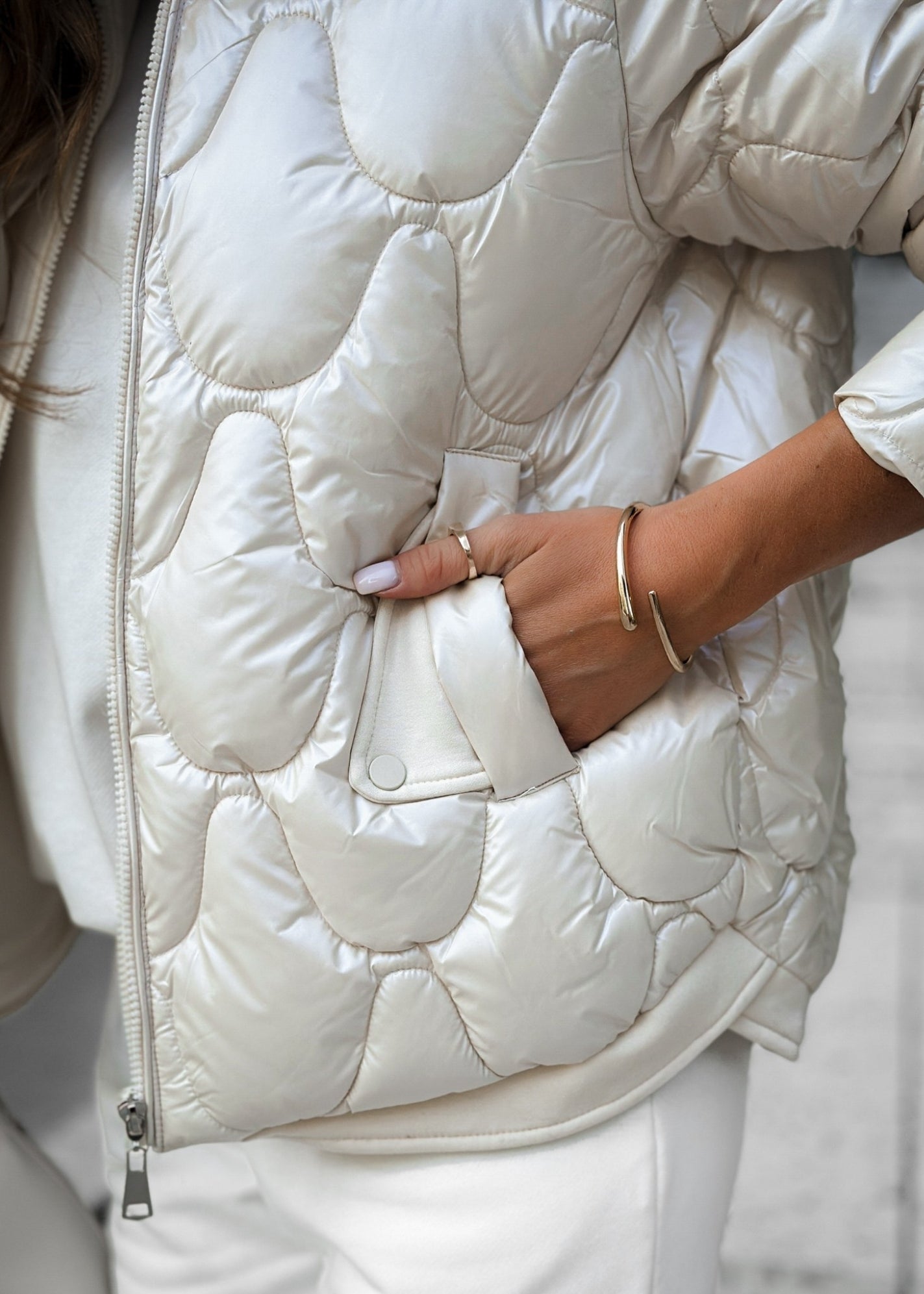 Women’s Oversized Metallic-Texture Puffer Jacket